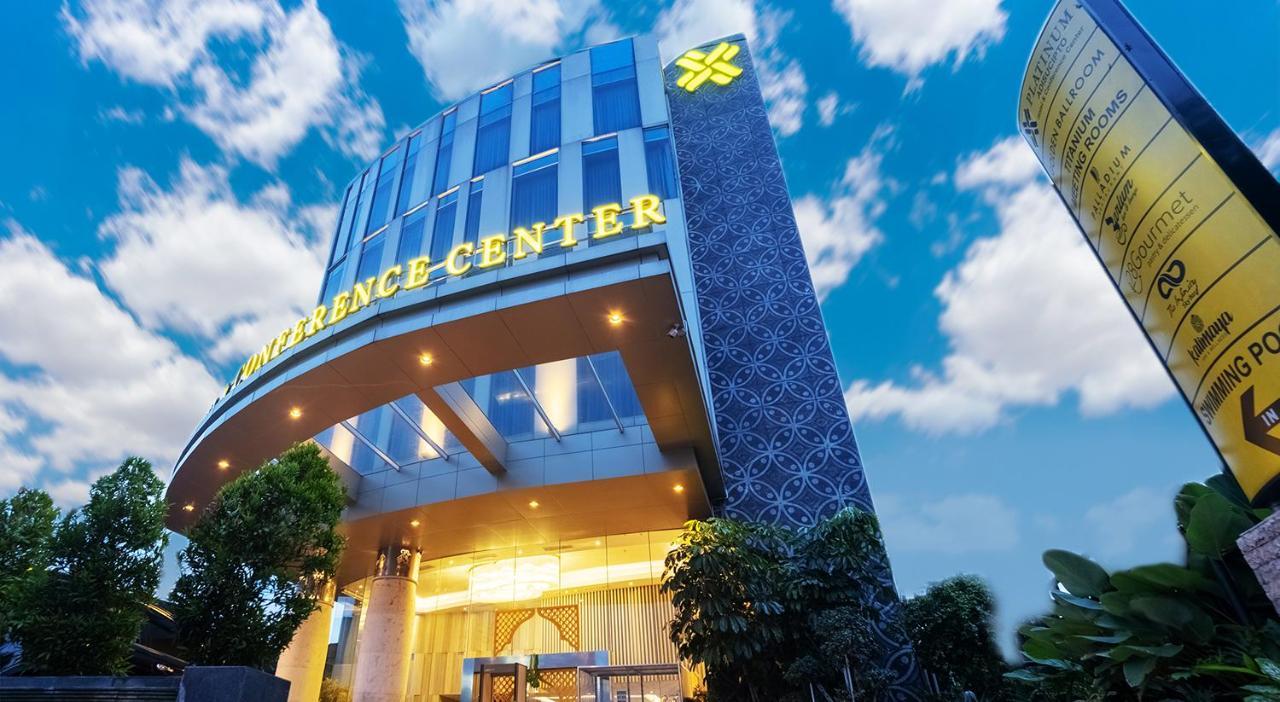 Platinum Adisucipto Hotel & Conference Center Kalasan Dış mekan fotoğraf