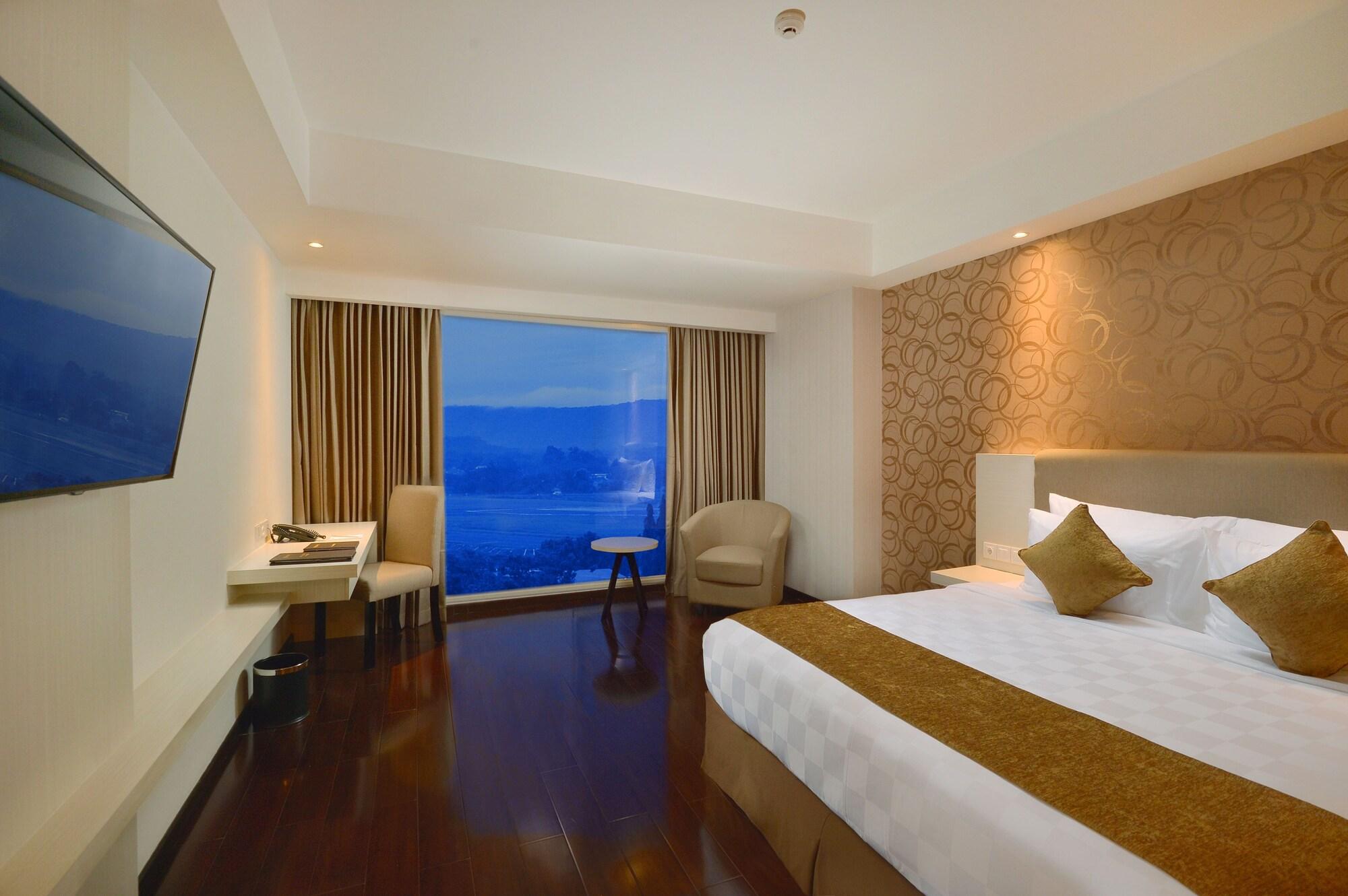 Platinum Adisucipto Hotel & Conference Center Kalasan Dış mekan fotoğraf