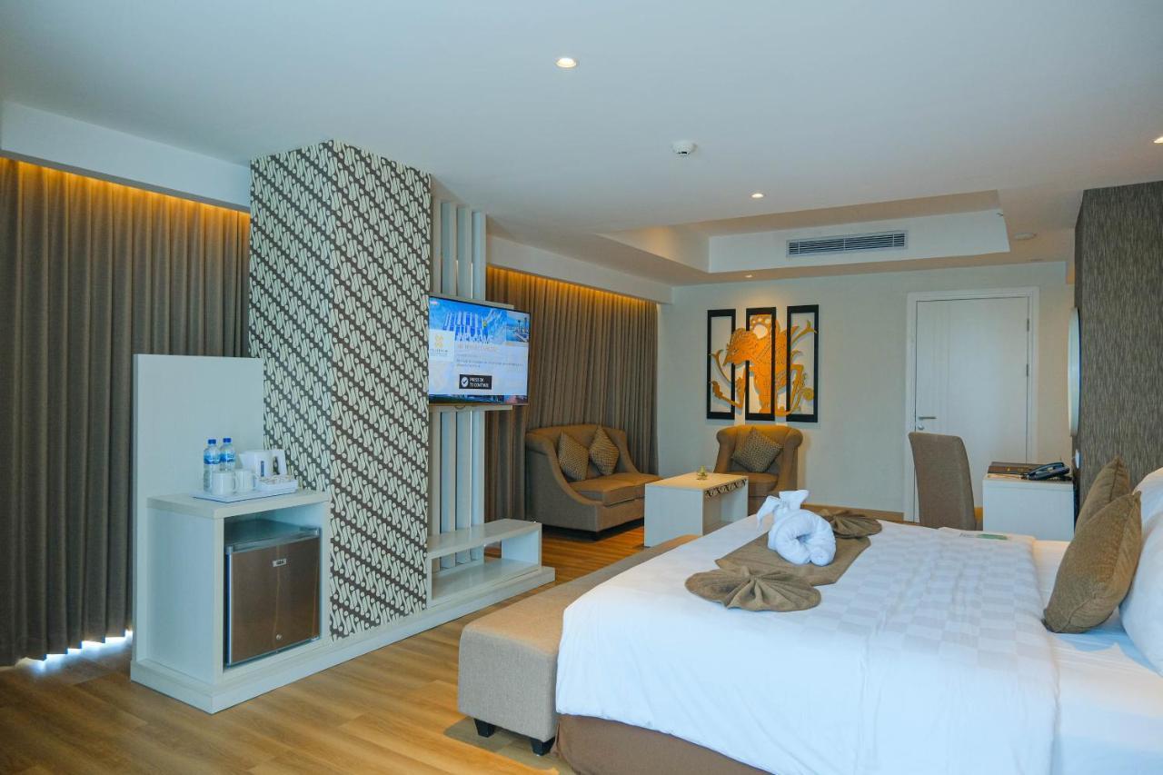 Platinum Adisucipto Hotel & Conference Center Kalasan Dış mekan fotoğraf