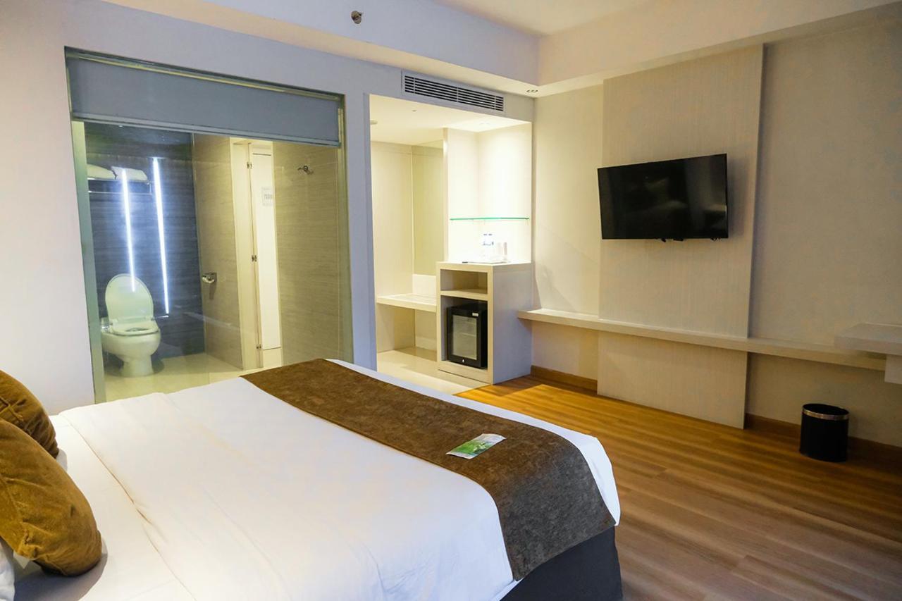 Platinum Adisucipto Hotel & Conference Center Kalasan Dış mekan fotoğraf