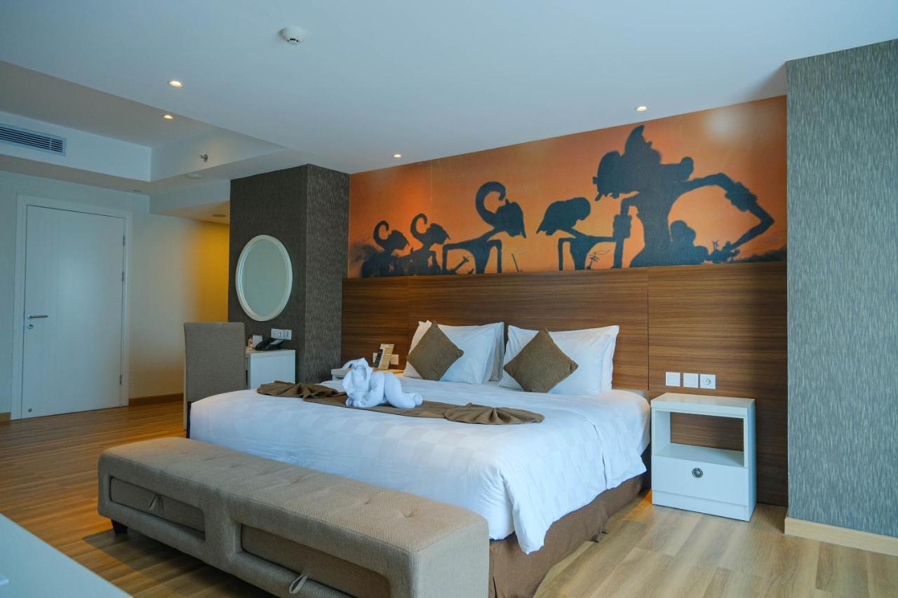 Platinum Adisucipto Hotel & Conference Center Kalasan Dış mekan fotoğraf