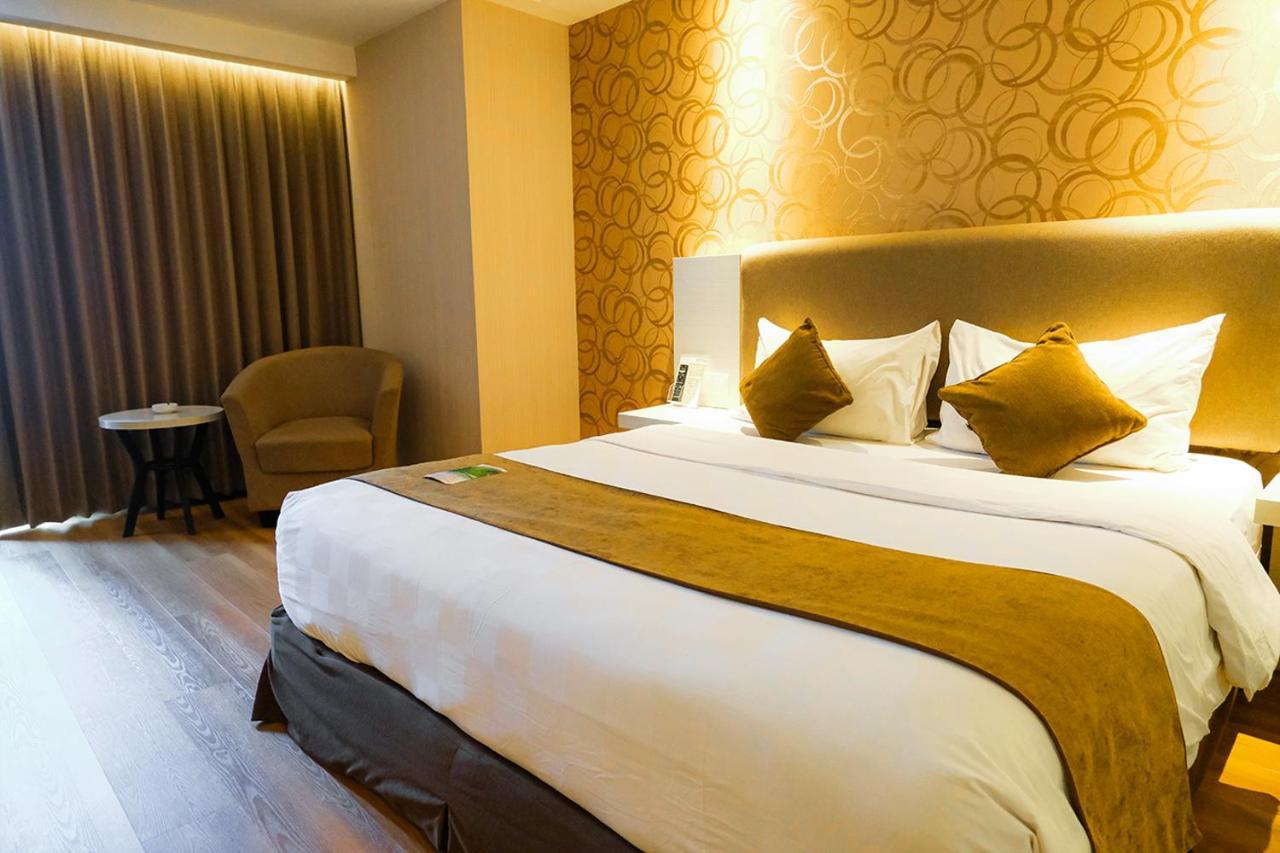 Platinum Adisucipto Hotel & Conference Center Kalasan Dış mekan fotoğraf