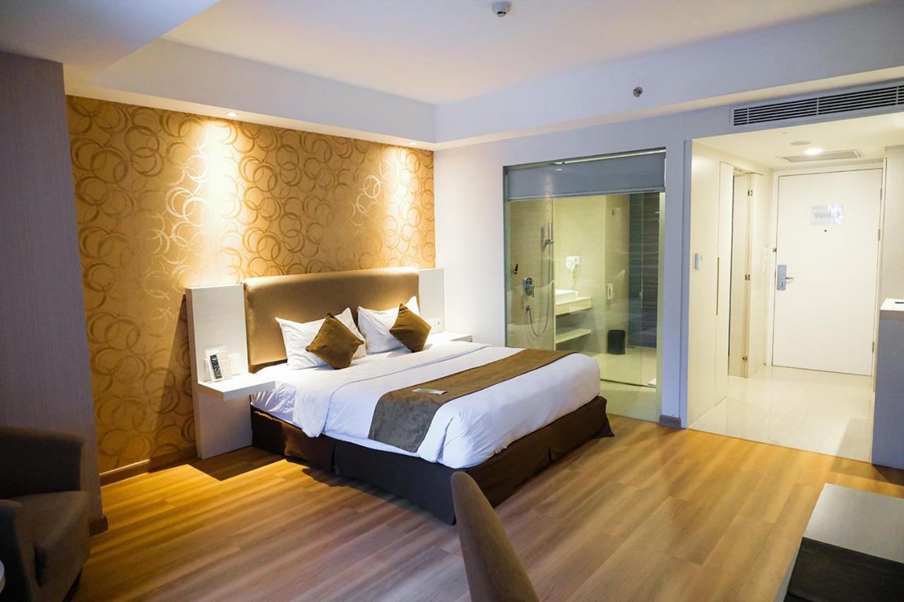 Platinum Adisucipto Hotel & Conference Center Kalasan Dış mekan fotoğraf