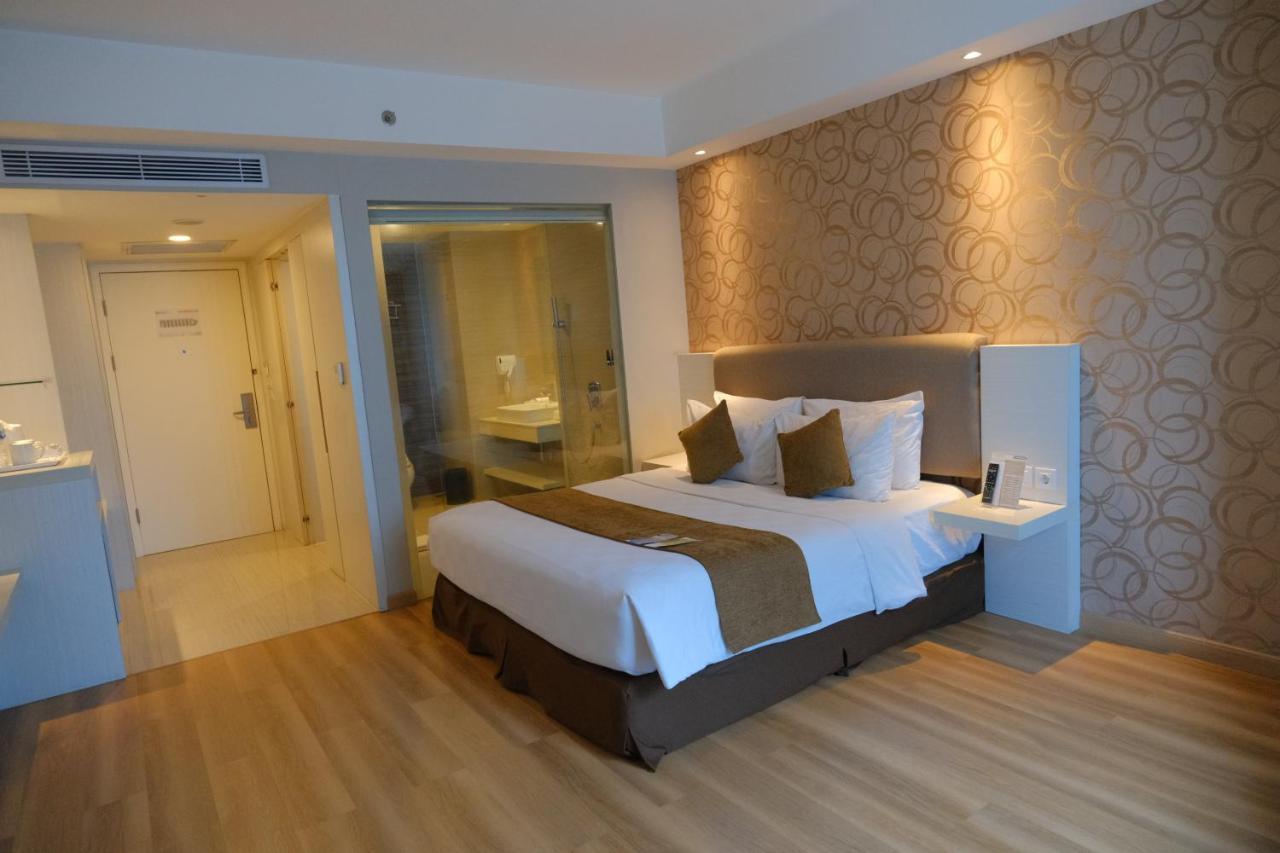 Platinum Adisucipto Hotel & Conference Center Kalasan Dış mekan fotoğraf