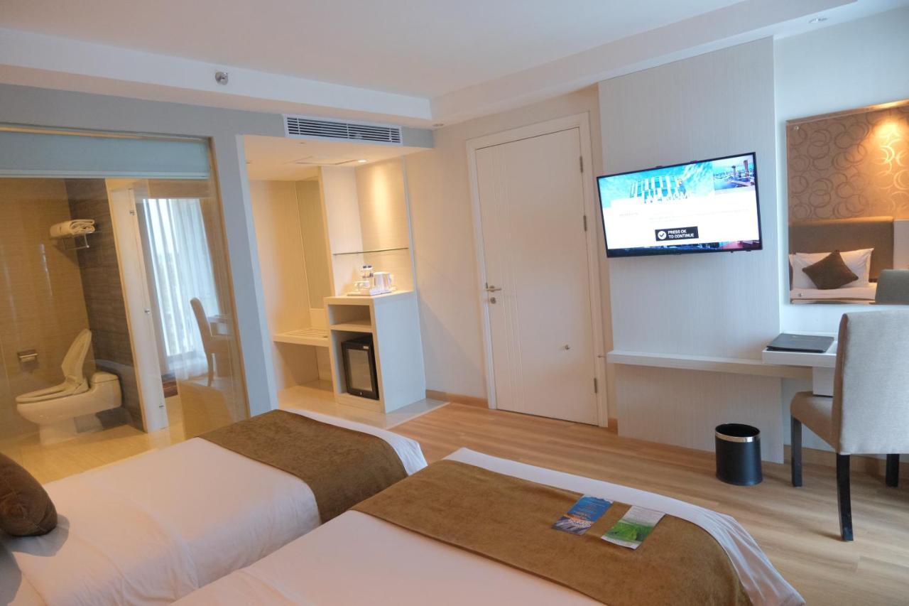 Platinum Adisucipto Hotel & Conference Center Kalasan Dış mekan fotoğraf