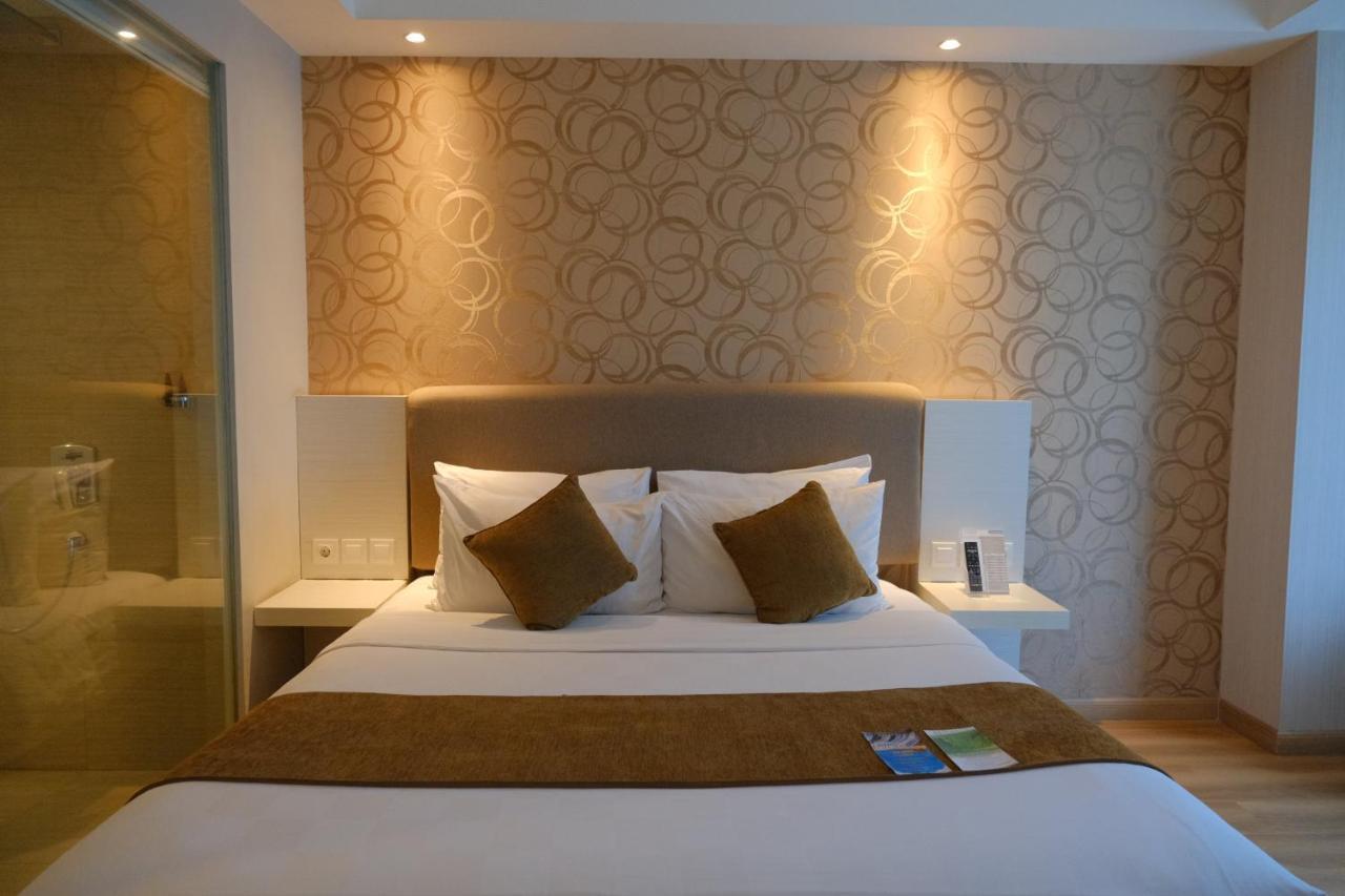 Platinum Adisucipto Hotel & Conference Center Kalasan Dış mekan fotoğraf