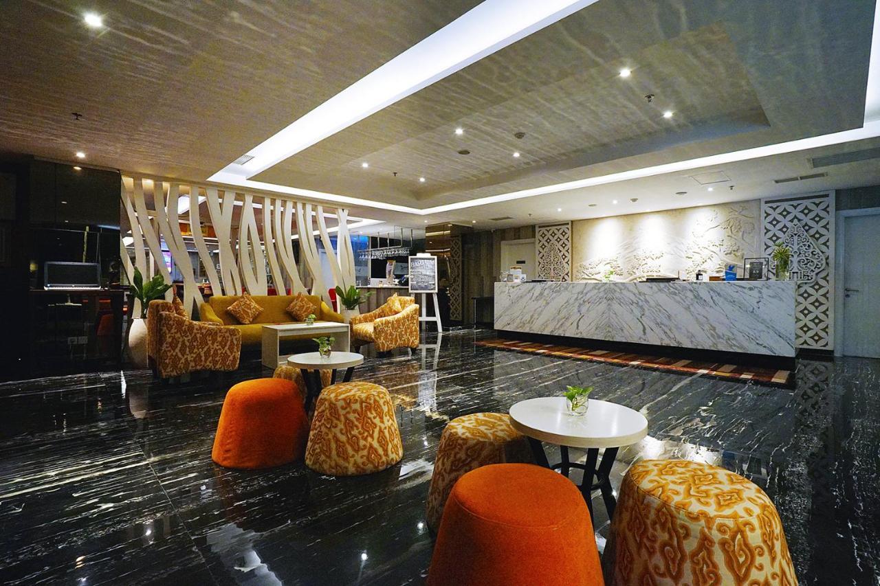 Platinum Adisucipto Hotel & Conference Center Kalasan Dış mekan fotoğraf