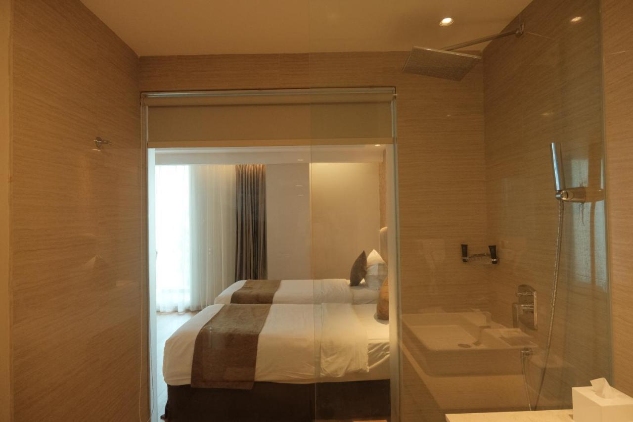 Platinum Adisucipto Hotel & Conference Center Kalasan Dış mekan fotoğraf