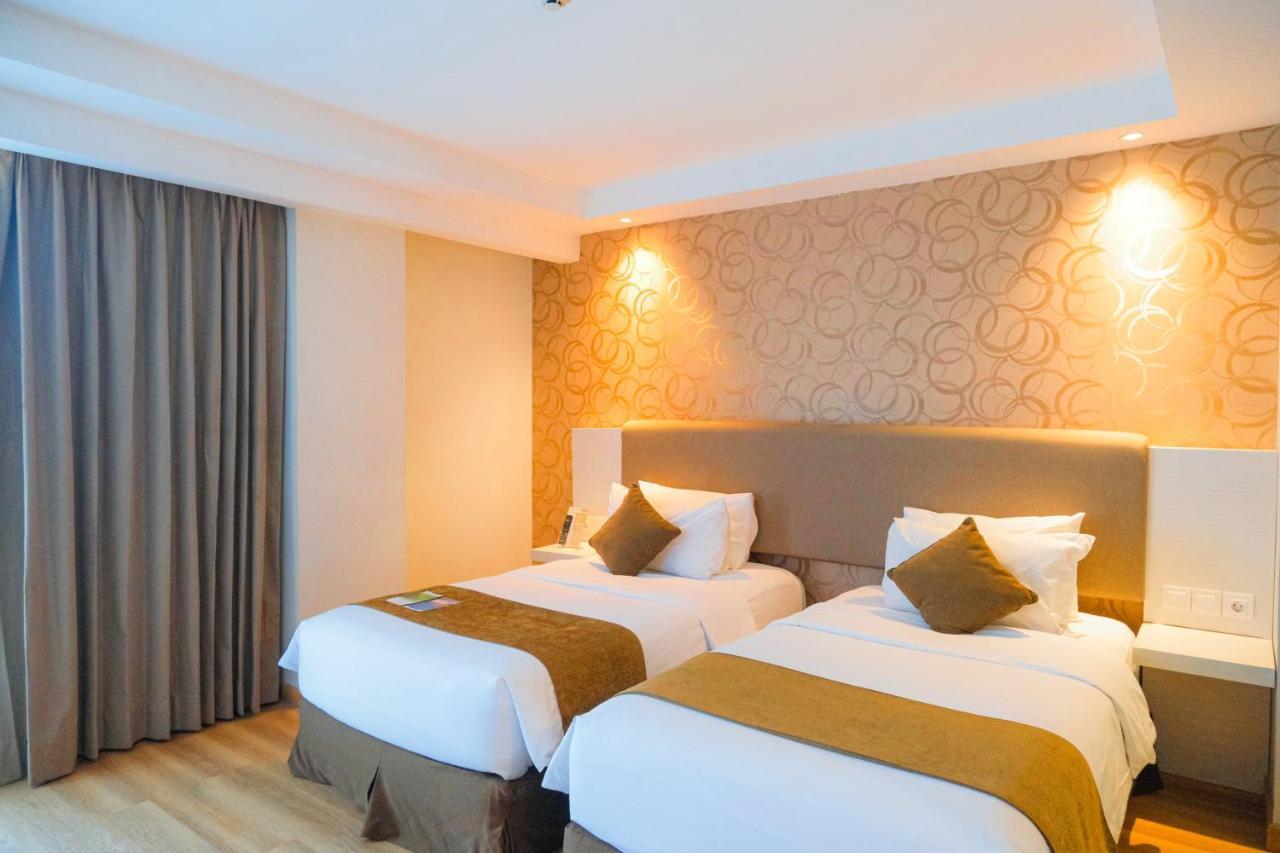 Platinum Adisucipto Hotel & Conference Center Kalasan Dış mekan fotoğraf