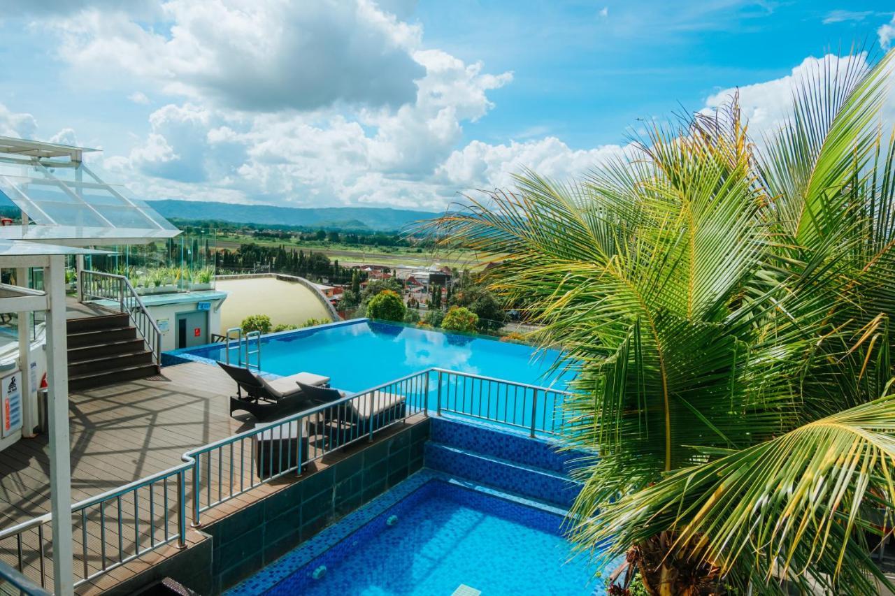 Platinum Adisucipto Hotel & Conference Center Kalasan Dış mekan fotoğraf