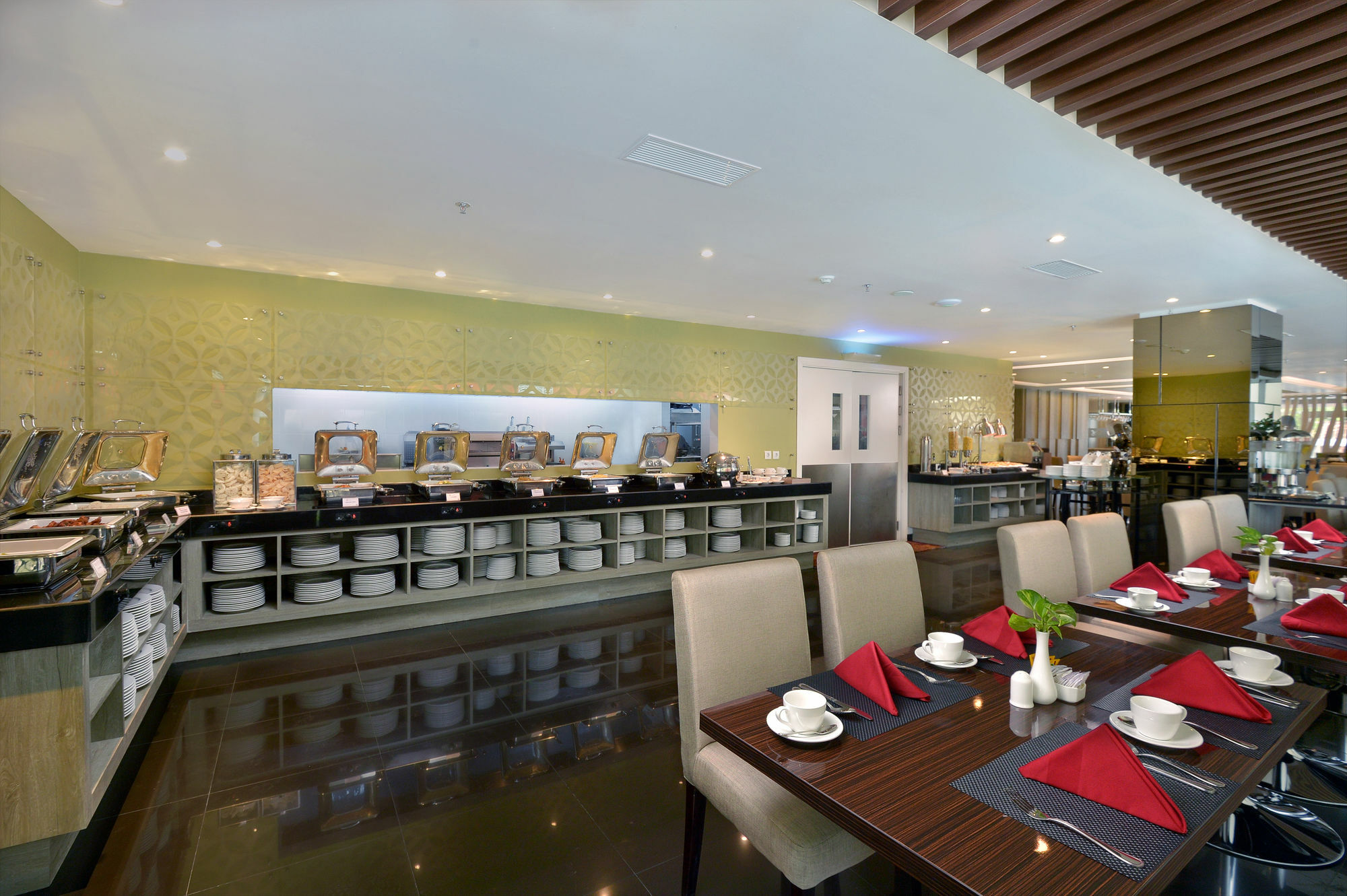 Platinum Adisucipto Hotel & Conference Center Kalasan Dış mekan fotoğraf