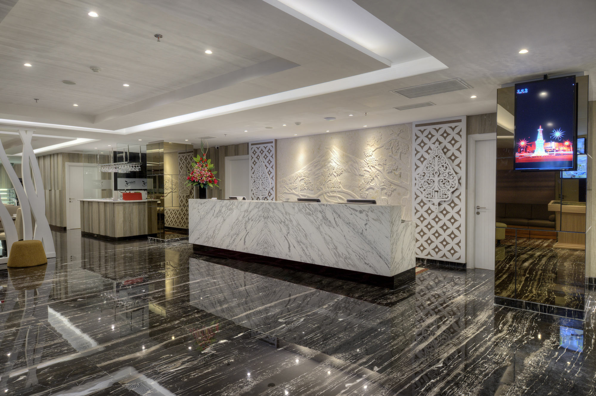 Platinum Adisucipto Hotel & Conference Center Kalasan Dış mekan fotoğraf