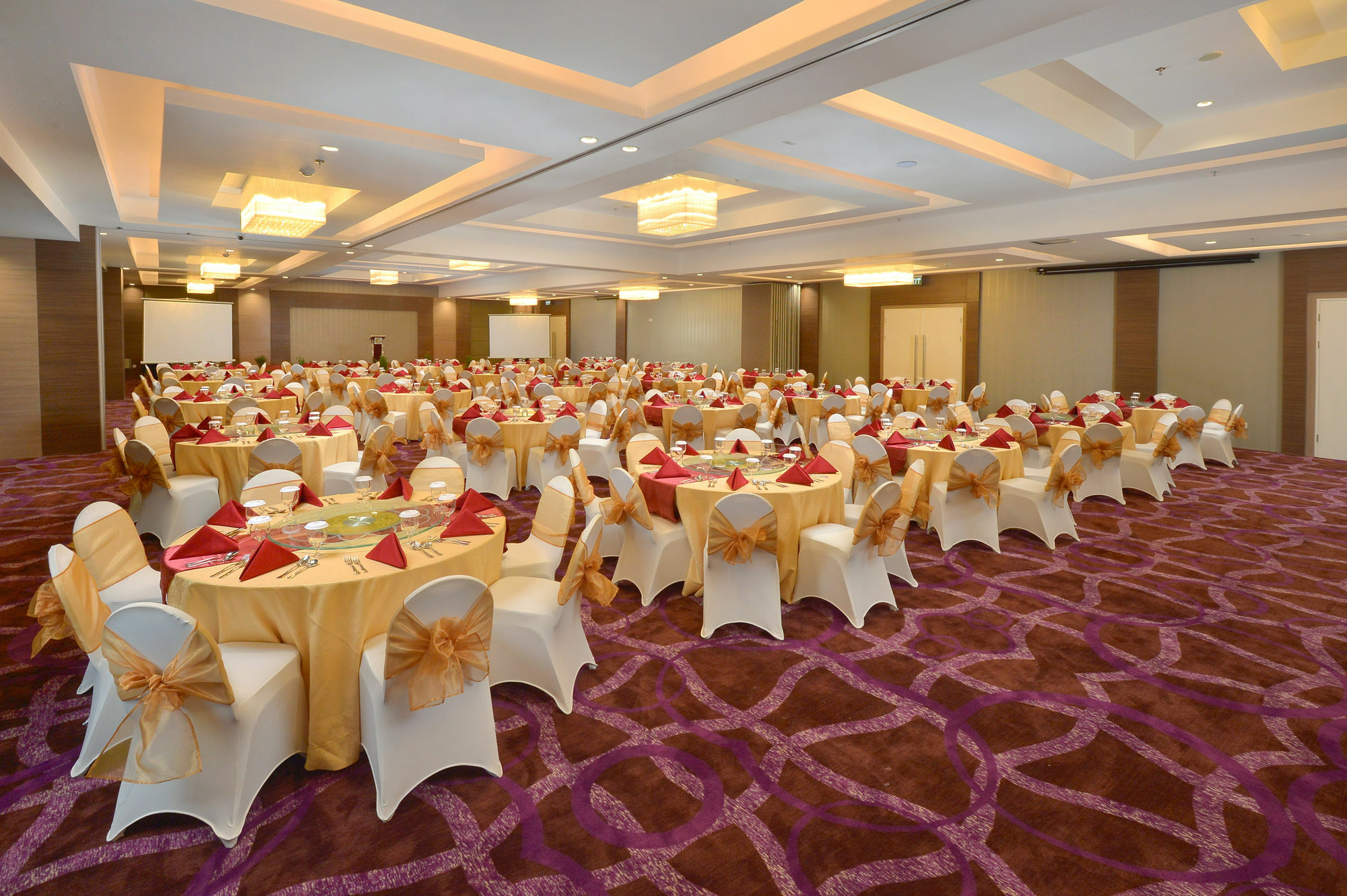 Platinum Adisucipto Hotel & Conference Center Kalasan Dış mekan fotoğraf