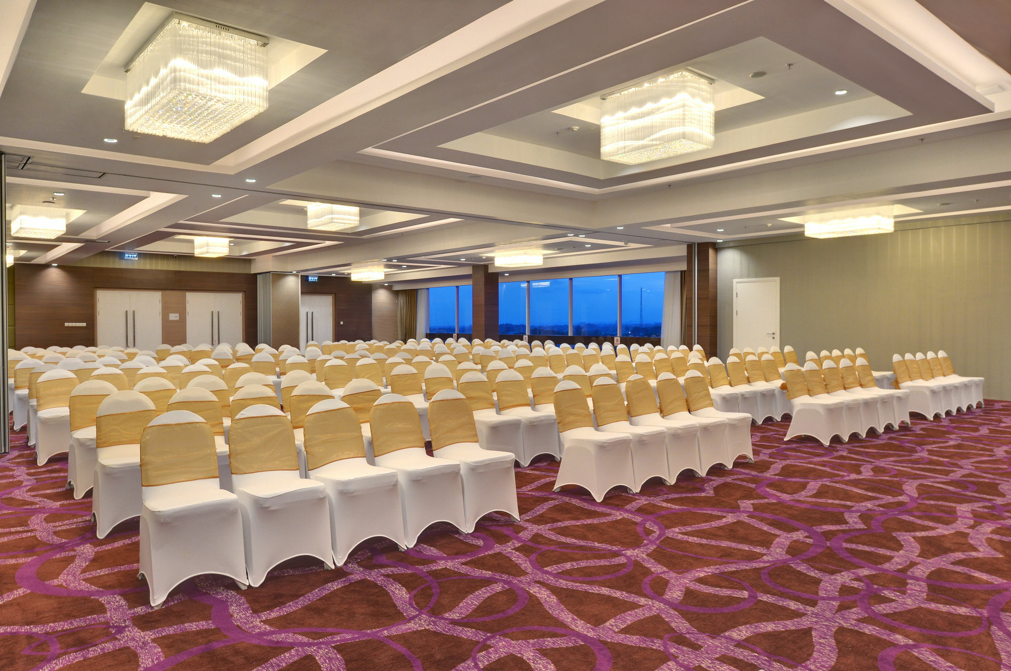 Platinum Adisucipto Hotel & Conference Center Kalasan Dış mekan fotoğraf