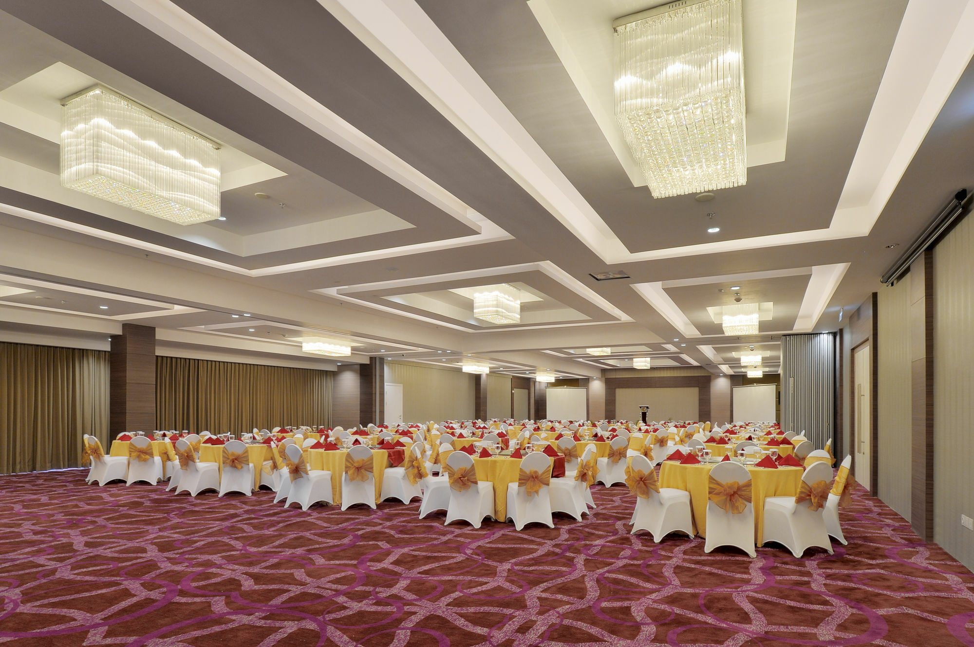 Platinum Adisucipto Hotel & Conference Center Kalasan Dış mekan fotoğraf