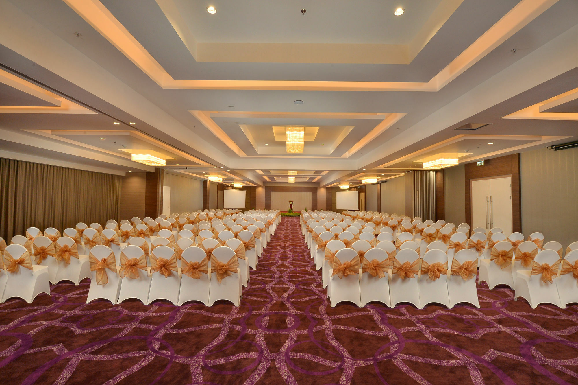 Platinum Adisucipto Hotel & Conference Center Kalasan Dış mekan fotoğraf