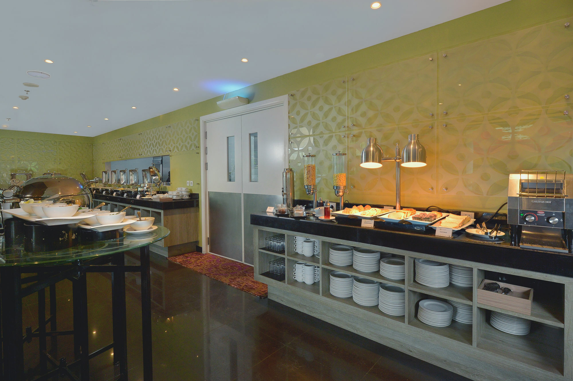 Platinum Adisucipto Hotel & Conference Center Kalasan Dış mekan fotoğraf