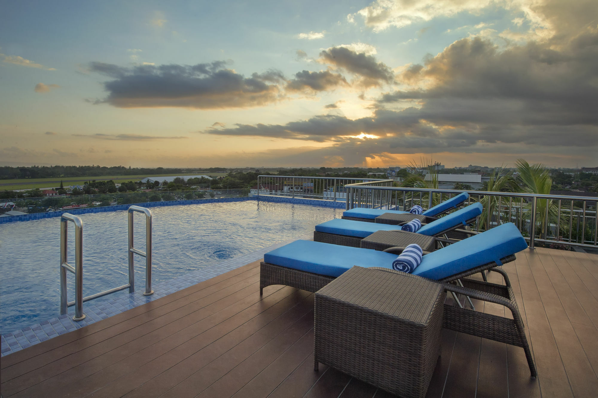 Platinum Adisucipto Hotel & Conference Center Kalasan Dış mekan fotoğraf